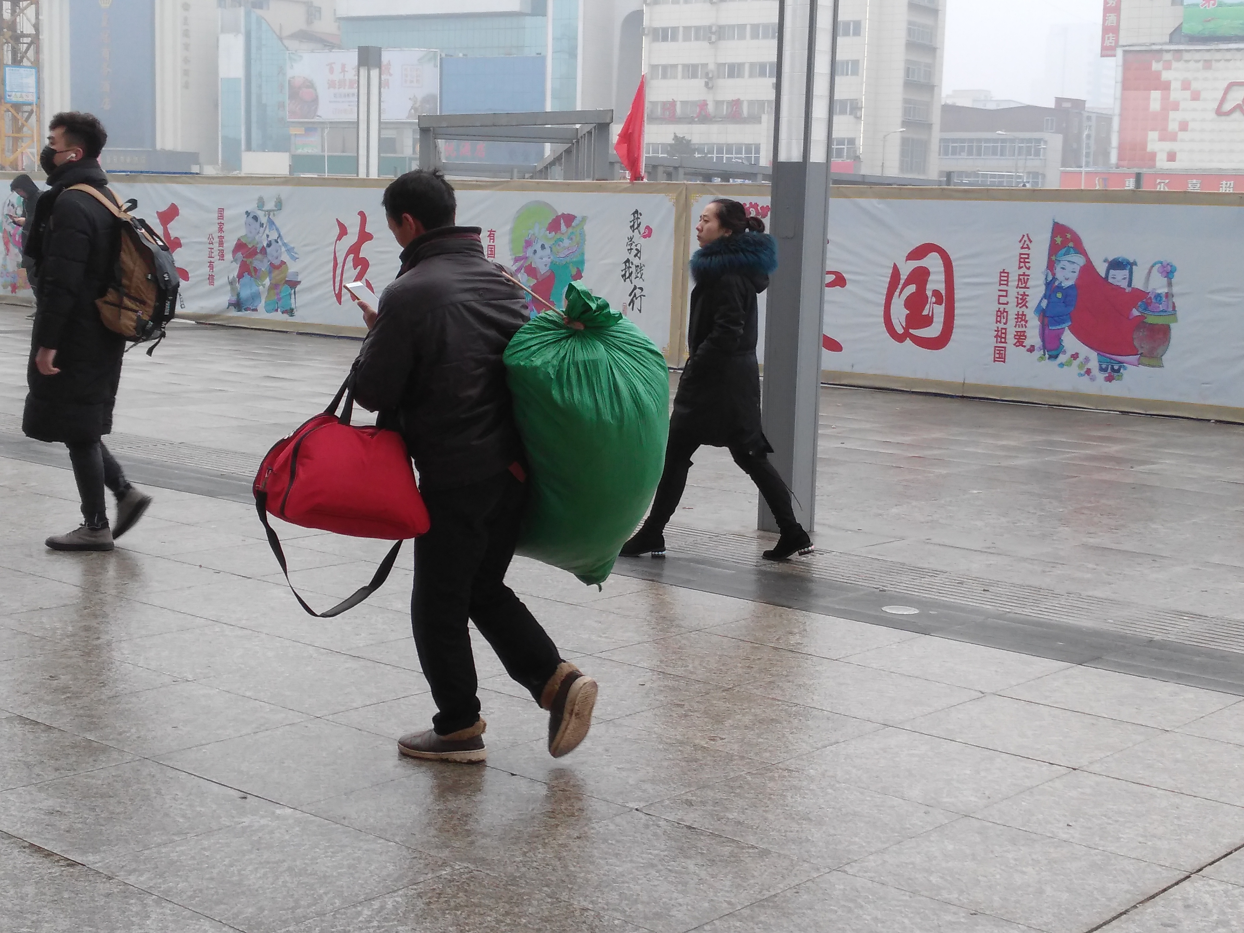 春节过后驻马店火车站迎来返工期